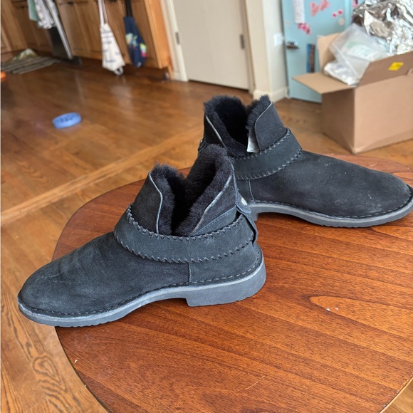 Excellent condition UGGs women’s size 7.5 McKay ankle booties - Picture 6 of 6